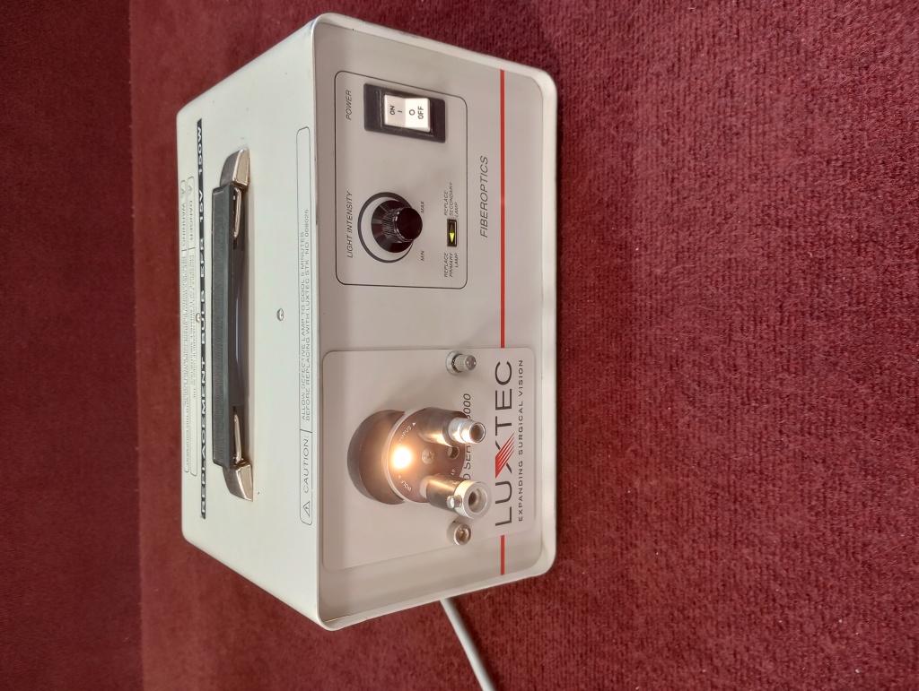 Luxtec ACO Series 8000 Medical Light Source Medsold