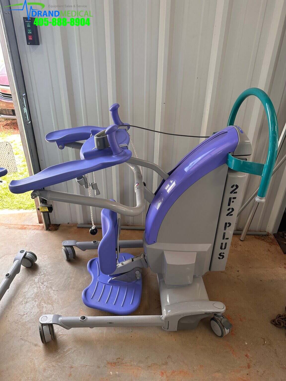 Arjo Huntleigh Sara Plus Powered Patient Lift with Remote and Battery