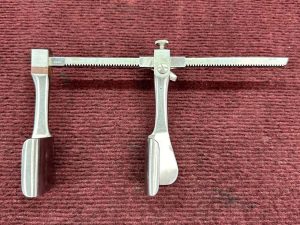 V. Mueller CH1100 Rib Spreader