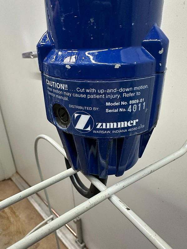 Zimmer 8909-01 Cast Saw w/ Vacuum - Image 2