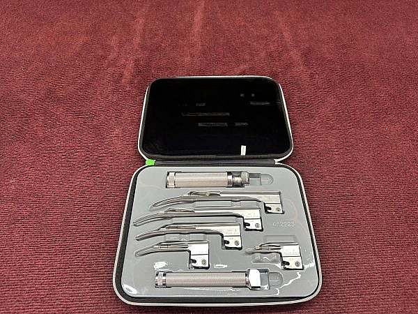 Welch Allyn Laryngoscope Set