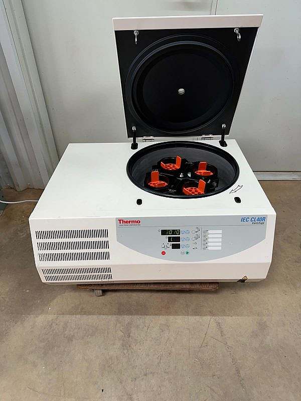 Thermo IEC CL40R Centrifuge - Image 4