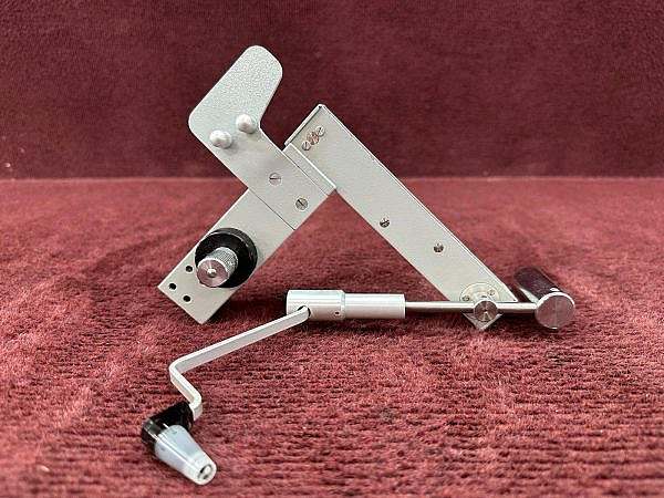 Haag-Streit H04 Tonometer - Image 3