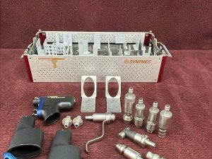 Synthes Small Battery Drive Set 17pc w/ Handpiece, Attachments & Tray (No Lid)