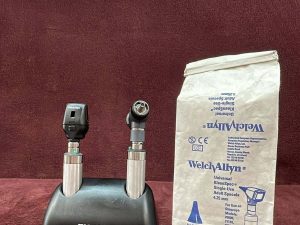 Welch Allyn 11710 Diagnostic Set Otoscope Ophthalmoscope 7114X Charger