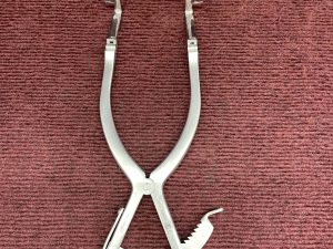 DePuy Synthes Weitlaner Retractor 00PN10739