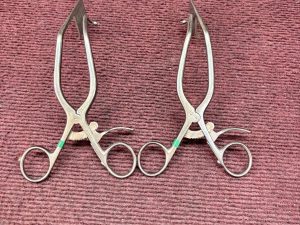 Pair of Codman 50-1366 & 50-1365 Walton Laminectomy Retractors 32mm x 32mm Sharp