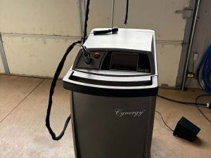 Cynosure Cynergy Laser 100-7005-180 with cynosure 10MM handpiece and foot pedal