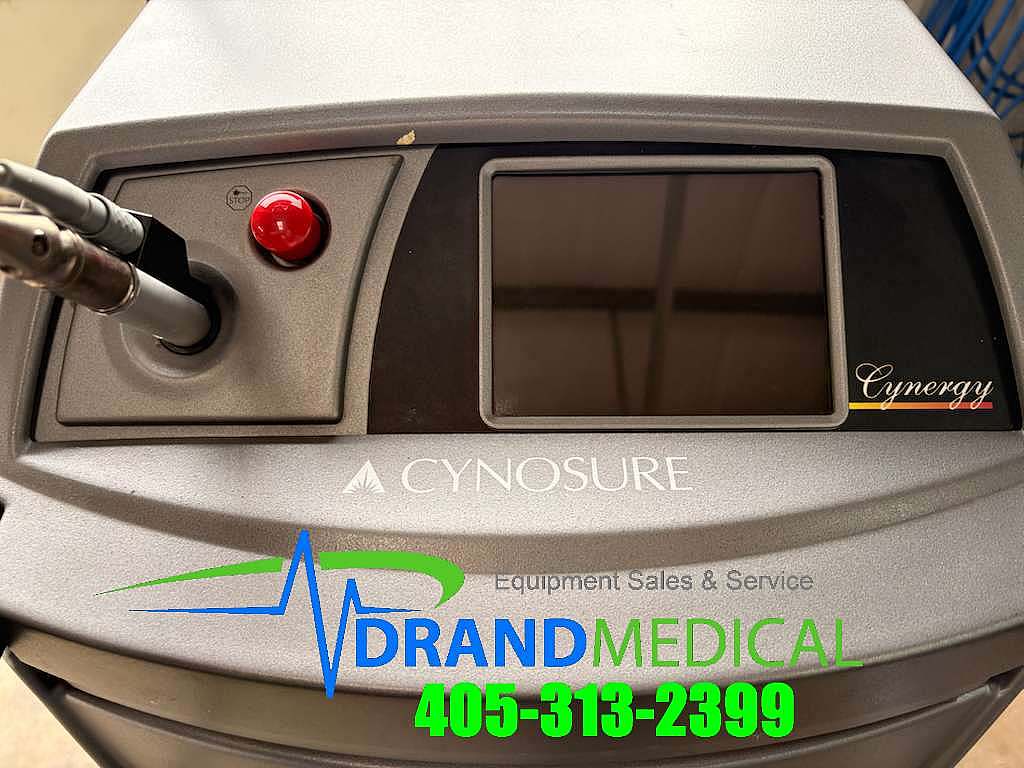 Cynosure Cynergy Laser 100-7005-180 with cynosure 10MM handpiece and foot pedal - Image 2