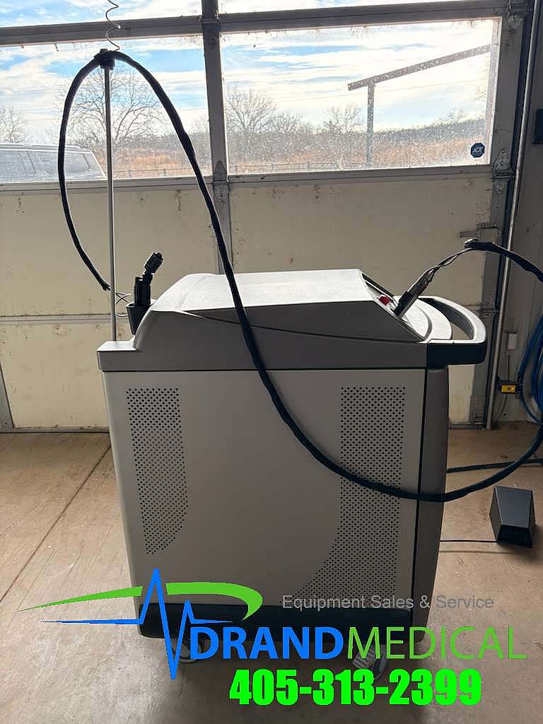 Cynosure Cynergy Laser 100-7005-180 with cynosure 10MM handpiece and foot pedal - Image 5