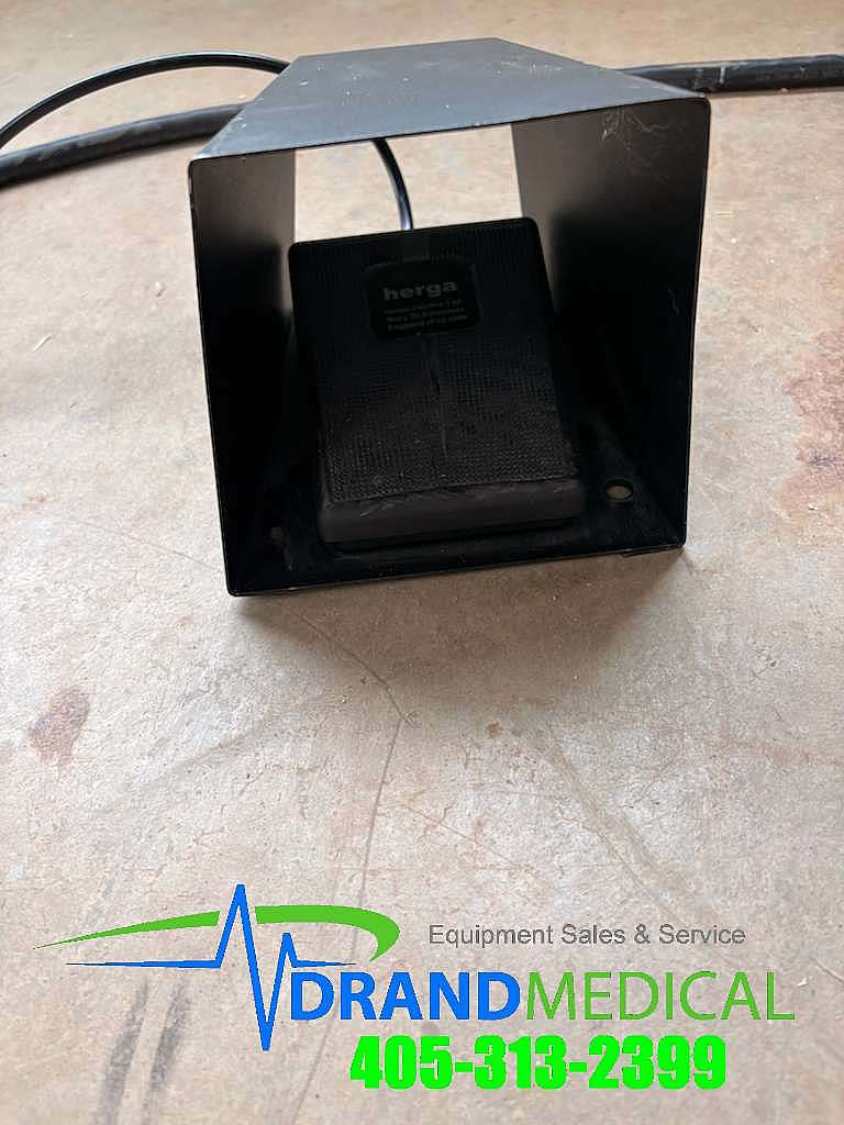 Cynosure Cynergy Laser 100-7005-180 with cynosure 10MM handpiece and foot pedal - Image 6