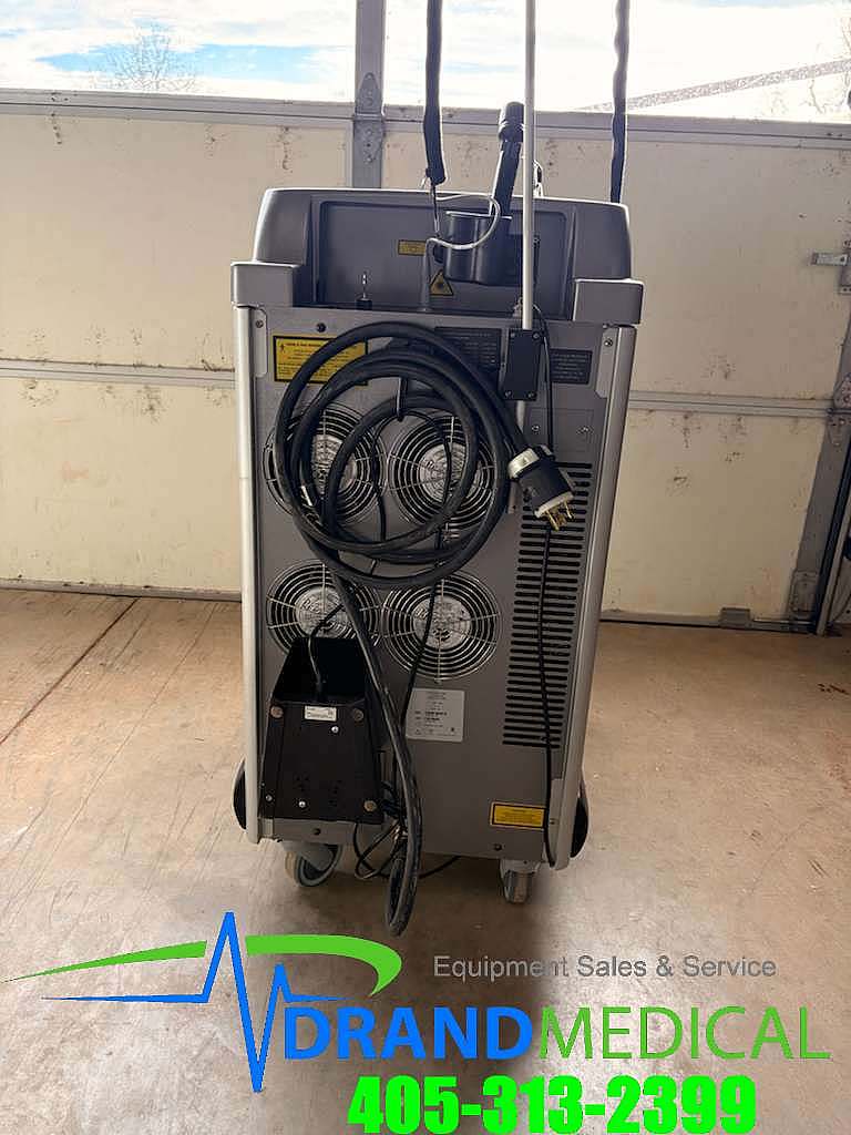 Cynosure Cynergy Laser 100-7005-180 with cynosure 10MM handpiece and foot pedal - Image 7