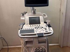 GE LOGIQ E9 ULTRASOUND W/ 4 TRANSDUCER PROBES 2- 9L, 1- ML6-15 and 1- C1-6