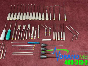 ACL/PCL KNEE RECONSTRUCTION TRAY Acufex Mitek V. Mueller Smith &Nephew(E2-4)