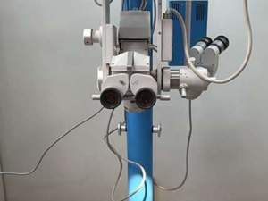CooperVision Möller-Wedel 653 Surgical Microscope w/ Stand